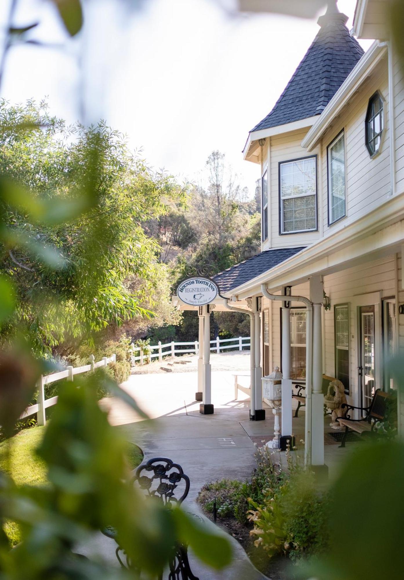 Hounds Tooth Inn Oakhurst Kültér fotó